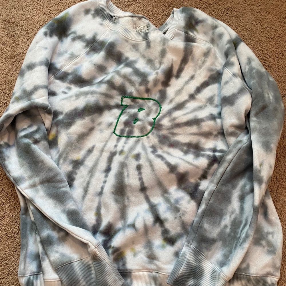 Tie die embroidered Bing crewneck